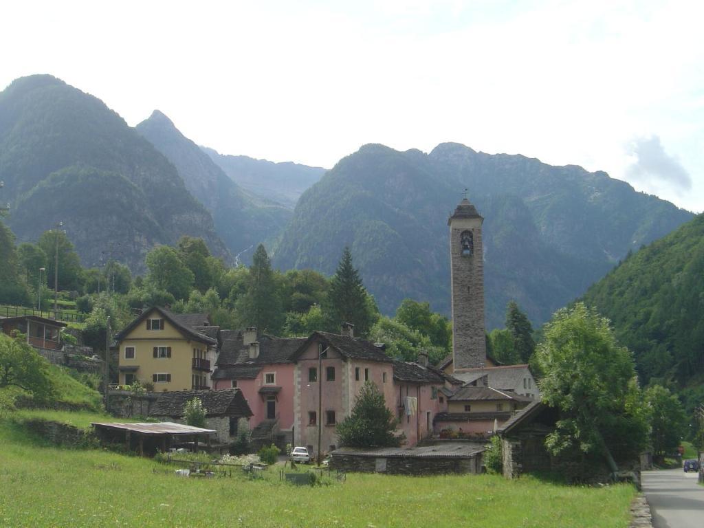 Hotel Ristorante Garni Lavizzara Sornico Zimmer foto